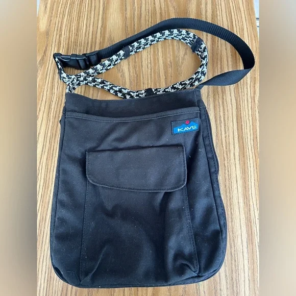 Kavu Black Canvas Crossbody with Black-and-White Rope Strap - Picture 3 of 11